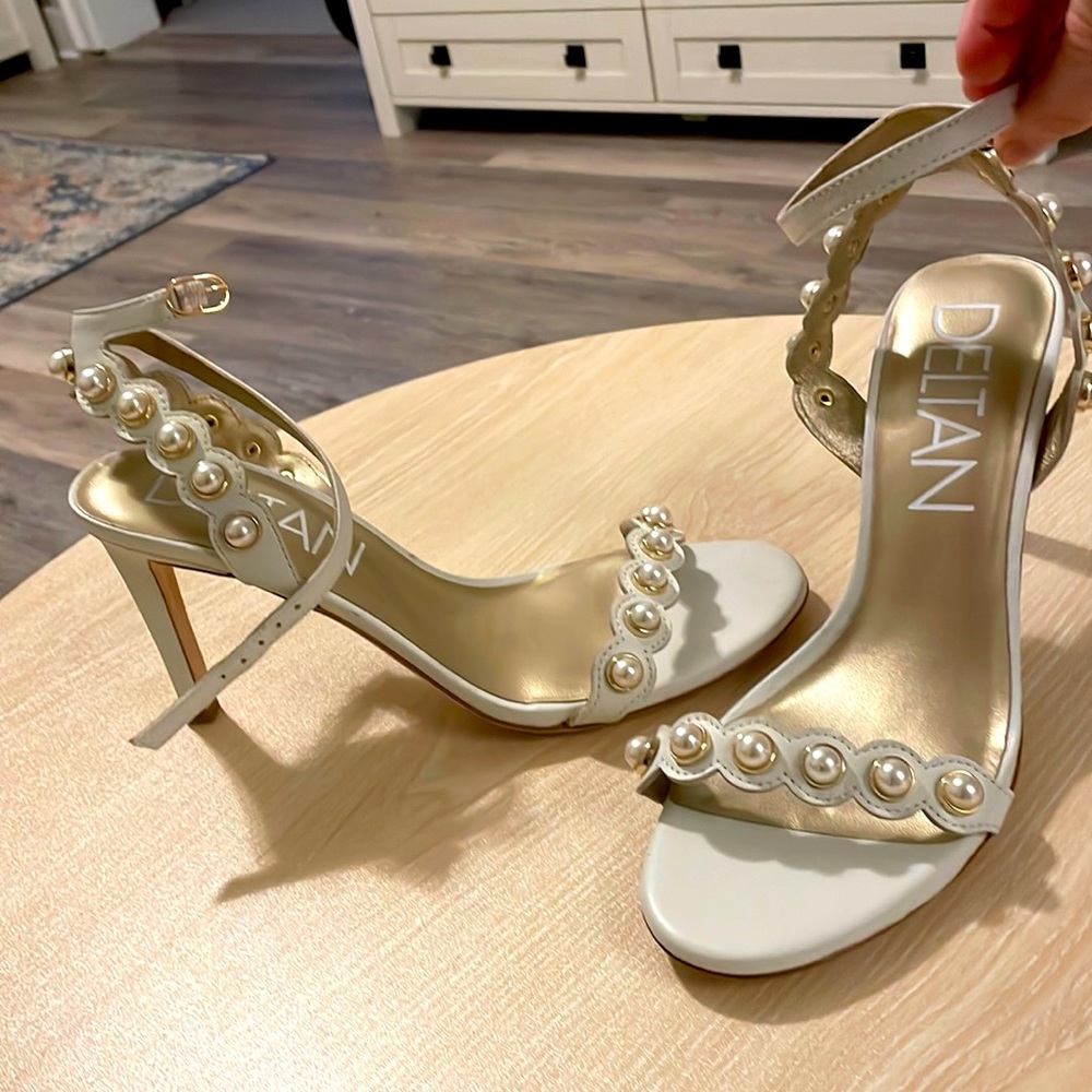Deltan white pearl heels